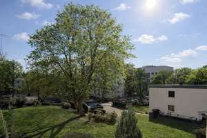 Schön renovierte 4-Zi-Whg mit Balkon im begehrten Aukammgebiet von Wi – parkähnliches Grundstück