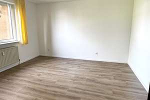 helle, familienfreundliche 3 Zimmer Erdgeschoss Wohnung mit Balkon in Leverkusen