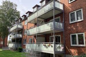 Hier fühlt man sich wohl: sanierte 2,5 Zimmer Wohnung mit Balkon, sofort anmietbar! – 23562 Sankt Jürgen, Lübeck – Vorschaubild 2