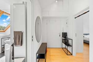 Lichtdurchflutete Dachgeschosswohnung mit Westterrasse – Die vollständige Adresse der Immobilie erhältst du vom Anbieter., 80997 Allach, München – Vorschaubild 4