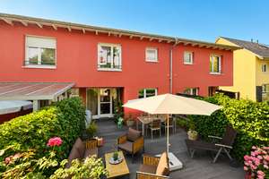 Modernes Reihenmittelhaus in ruhiger Sackgassenlage