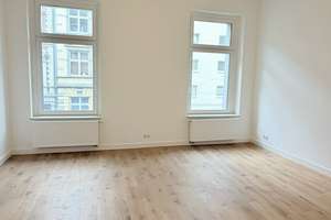 Kernsanierte 3,5 Zi Altbauwohnung mit großer Terrasse in Pempelfort