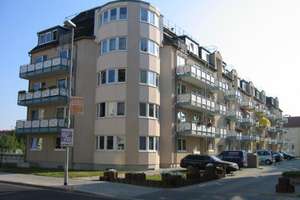 Moderne 2 Zimmer Wohnung mit Lift, Einbauküche, 2 Balkonen und PKW Stellplatz