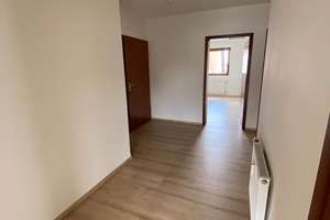 In Reilingen: Frisch renovierte 3 ZKB mit Balkon und Tiefgaragenstellplatz – 68799 Reilingen – Vorschaubild 6