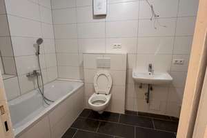 Stilvoll modernisiert: 4-Zimmer-Wohnung in der Rostocker Stadtmitte – Augustenstraße 44a, 18055 Stadtmitte, Rostock – Vorschaubild 2