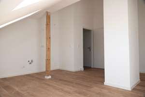 Kompakte 1-Zimmer-Wohnung im Dachgeschoss – ideal für Studierende – Die vollständige Adresse der Immobilie erhältst du vom Anbieter., 9126 Lutherviertel, Chemnitz – Vorschaubild 3