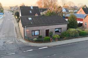 Einfamilienhaus mit Potenzial - In zentraler Lage von Owschlag – Die vollständige Adresse der Immobilie erhältst du vom Anbieter., 24811 Owschlag – Vorschaubild 2