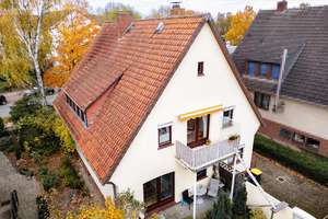 Gut und zentral gelegenes Zweifamilienhaus mit Gewerbeeinheit, Garage und großen Garten – Die vollständige Adresse der Immobilie erhältst du vom Anbieter., 28259 Kirchhuchting, Bremen – Vorschaubild 2