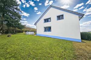 Rarität am Ortsrand: Traumhafte Aussicht, Feld- und Waldrandlage, großer Garten, Doppelgarage – Die vollständige Adresse der Immobilie erhältst du vom Anbieter., 61276 Weilrod – Vorschaubild 8