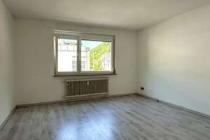 Große und helle 3-Zi-Wohnung mit zwei Balkonen! – Hirsauer Straße 214, 75180 Dillweißenstein, Pforzheim – Vorschaubild 2