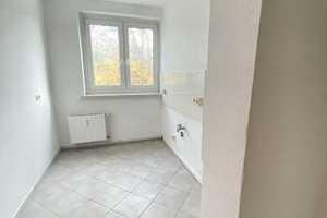 //  Gemütliche 4-RW * sonniger West-Balkon * Tageslichtbad mit Wanne * ideal für Familien \\ – Förderstedter Str. 94, 39112 Magdeburg – Vorschaubild 2