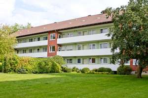 2 Zimmer Wohnung in Kiel Neumühlen Diedrichsdorf mit Badewanne, Balkon,Keller, Dachboden 