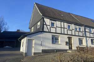 / Charmantes Fachwerkhaus wartet auf neues Leben!  – Die vollständige Adresse der Immobilie erhältst du vom Anbieter., 57413 Finnentrop – Vorschaubild 1