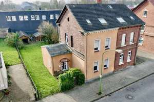 Doppelhaushälfte mit guter Raumaufteilung, großem Grundstück und Garage wartet auf neue Eigentümer!