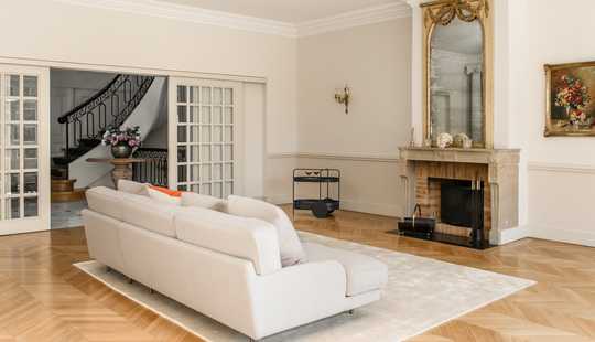 Bild von Imposante Villa im französischen Stil mit separatem Gästetrakt, Spa, 3 Kaminen und Parkgrundstück