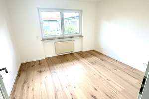 Hochwertige voll renovierte 2-Zimmer-Wohnung mit EBK/Balkon in Trudering – 81825 Gartenstadt Trudering, München – Vorschaubild 3