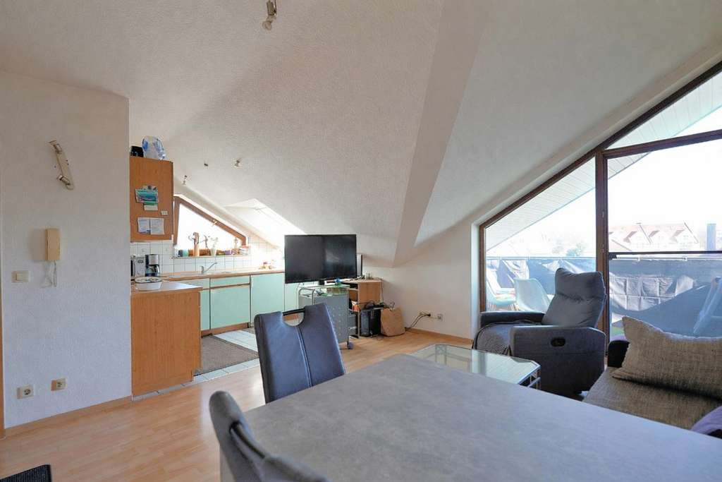 Immobilie in Bad Rappenau - Ruhig gelegene 2-Zimmer-Dachwohnung mit zwei Balkonen in Bad Rappenau! - Bild 3