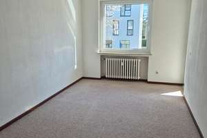 Großzügige 4-Zimmerwohnung mit Balkon in begehrter Wohnlage von Bonn-Röttgen! – Die vollständige Adresse der Immobilie erhältst du vom Anbieter., 53125 Röttgen, Bonn – Vorschaubild 2