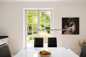 Exklusive Villa 
mit Pool, traumhaftem Garten & 3er-Garage 
in Hamburg-Wohldorf-Ohlstedt – Die vollständige Adresse der Immobilie erhältst du vom Anbieter., 22397 Wohldorf-Ohlstedt, Hamburg – Vorschaubild 8