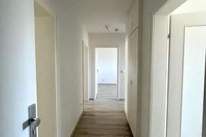 Freundliche 3-Zimmer-Wohnung mit Balkon in Leverkusen Opladen – 51379 Opladen, Leverkusen – Vorschaubild 4