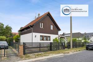 Haus zum Wohlfühlen mit Terrasse, Pool, Carport und großer Garten! – Die vollständige Adresse der Immobilie erhältst du vom Anbieter., 12623 Mahlsdorf, Berlin – Vorschaubild 2