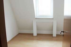 Fürth: Schöne 2 Zimmer-ETW mit Galerie, Balkon und 2 vollwertigen PKW-Stellplätzen – Die vollständige Adresse der Immobilie erhältst du vom Anbieter., 90763 Nördliche Südstadt, Fürth – Vorschaubild 5