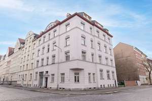 AB MAI BEZUGSFREI // Vielseitige 1,5-Raum-Wohnung mit Wannenbad und Einbauküche