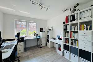 Moderne Doppelhaushälfte mit KfW-55-Standard, großzügigem Raumangebot und stilvollem Wohnkomfort! – Die vollständige Adresse der Immobilie erhältst du vom Anbieter., 33699 Stieghorst, Bielefeld – Vorschaubild 11