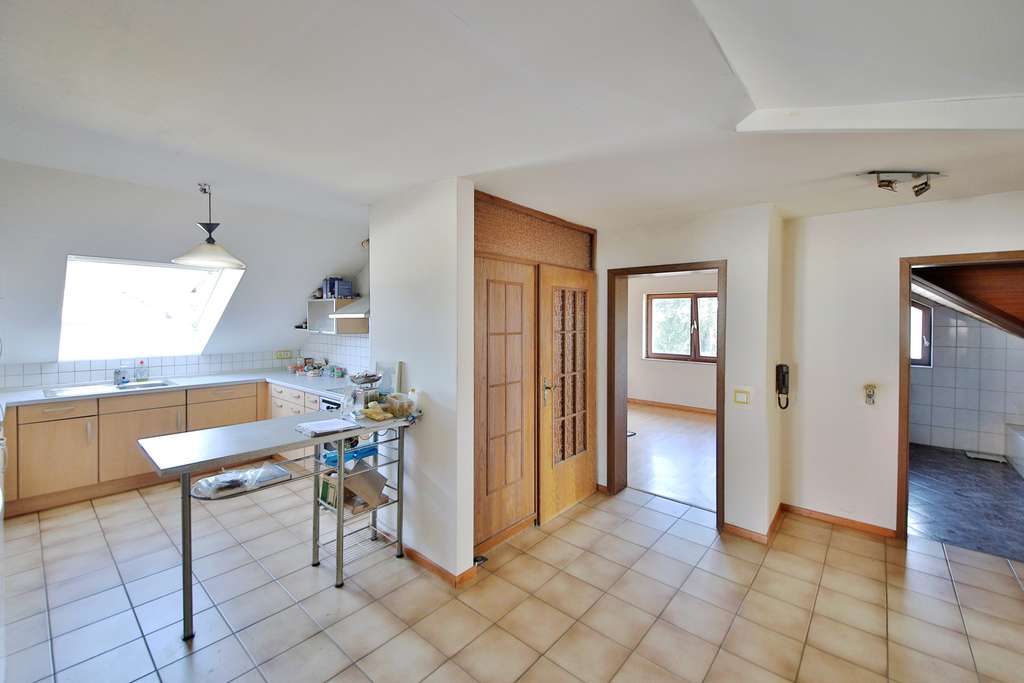 Immobilie in Sinzheim - Charmantes Zweifamilienhaus mit Balkon, Terrasse, Garten und viel Potenzial - Bild 2