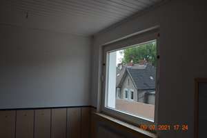 Gepflegter Wohnraum in Gladbeck: 3,5-Zimmer-Wohnung im Dachgeschoss – 45966 Gladbeck – Vorschaubild 2