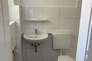 Nur ab 60 Jahren - renovierte 2-Zimmer-Wohnung mit Dusche – Schmidt-Blegge-Str. 18 4, 51469 Hand, Bergisch Gladbach – Vorschaubild 3