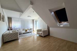 NIEDRIGENERGIEHAUS: Maisonettewohnung mit Galerie, Balkon und 2 Stellplätzen – Paracelsusstraße 10, 74177 Bad Friedrichshall – Vorschaubild 2