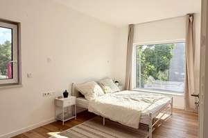 Lichtdurchflutet, modern, naturnah: Attraktives Eigenheim mit Garten – sofort einzugsbereit. – Die vollständige Adresse der Immobilie erhältst du vom Anbieter., 12349 Britz, Berlin – Vorschaubild 18
