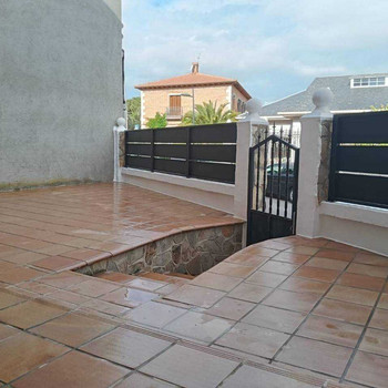 SANIERUNG VERKAUF HAUS IN MORALEJA DE ENMEDIO.