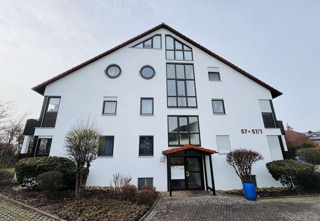 Immobilie in Oedheim - Schicke 3-Zimmer-Wohnung mit 3 Stellplätzen & XXL-Keller! - Bild 1