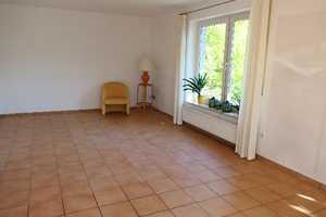 Ruhiges 2025 renoviertes freistehendes 4,5 Zi.-Haus mit neuer Luftwärmepumpe, Balkon und Garten! – Schaumburg (Kreis) – Vorschaubild 4