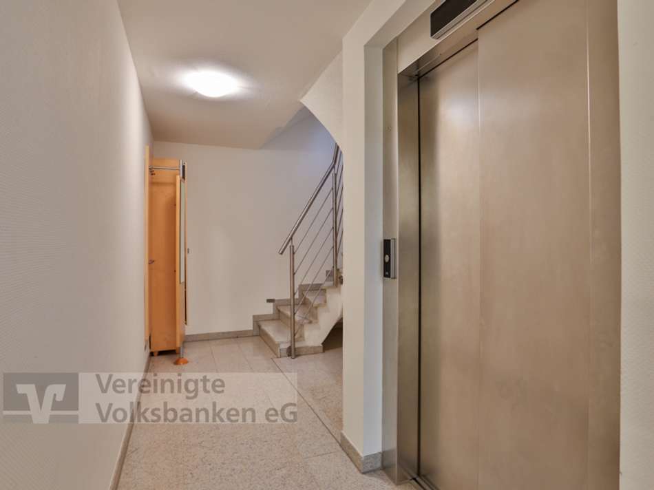 UG-Treppenhaus-Aufzug