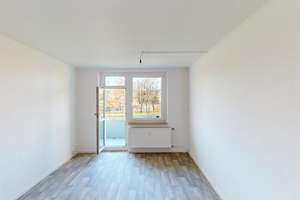 5-Raum-Familiendomizil mit 2 Bädern und Balkon – Scharnhorststr. 3, 9130 Yorckgebiet, Chemnitz – Vorschaubild 1