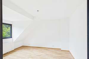 Lichtdurchflutete Dachgeschoss-Maisonettewohnung in einer ruhigen Anliegerstraße in Köln-Junkersdorf – Die vollständige Adresse der Immobilie erhältst du vom Anbieter., 50858 Junkersdorf, Köln – Vorschaubild 3