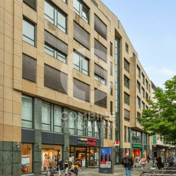 Trubel und Erholung so nah beieinander. combine Transaction.