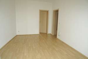 Schickes Wannenbad mit Fenster - S/O-Balkon - Stellpatz – Mosentraße 4, 9130 Sonnenberg, Chemnitz – Vorschaubild 7