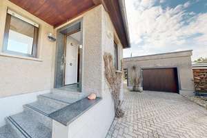 Ohne Käuferprovision! Familienidylle mit großem Garten – Einfamilienhaus mit Wintergarten & Garage – Die vollständige Adresse der Immobilie erhältst du vom Anbieter., 6386 Hinsdorf – Vorschaubild 3