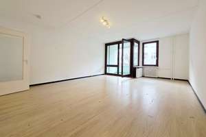 Freie 3-Zimmer-Wohnung mit Westloggia und Fahrstuhl nur 300 Meter vom Kudamm!