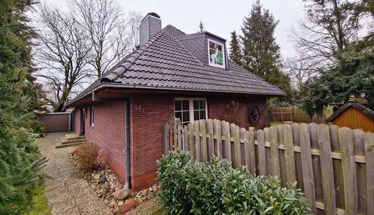 Bild von Wohnglück für Familien: Freistehendes Haus mit Garten und viel Platz