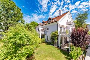 Großzügige Gartenwohnung mit sonniger Terrasse und vielseitigem Raumkonzept.