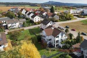 Exklusives Architektenhaus mit drei Wohneinheiten und Wellnessbereich in Tengen – Die vollständige Adresse der Immobilie erhältst du vom Anbieter., 78250 Tengen – Vorschaubild 4