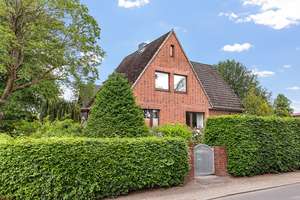 Sanierungsobjekt: Zweifamilienhaus im grünen und ruhigen Meiendorf – Die vollständige Adresse der Immobilie erhältst du vom Anbieter., 22145 Rahlstedt, Hamburg – Vorschaubild 3