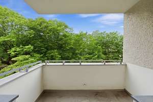 Modernized 3-room top-floor Altbau apartment with balcony and EBK near lake Tegel – Gorkistraße 36b, 13509 Tegel, Berlin – Vorschaubild 4