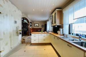 Einfamilienhaus mit Einliegerwohnung - 8,5 Zimmer, 240m², Garten, neuer Terrasse, Balkon und EBK – Die vollständige Adresse der Immobilie erhältst du vom Anbieter., 38259 Beinum, Salzgitter – Vorschaubild 12