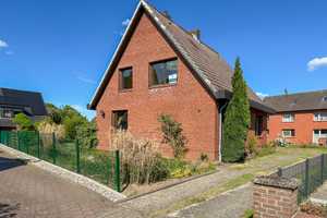 Gepflegtes Einfamilienhaus mit 103 m² Wohnfläche, Vollkeller und energieeffizienter Gasheizung (Bj.  – Herzogtum Lauenburg (Kreis) – Vorschaubild 1